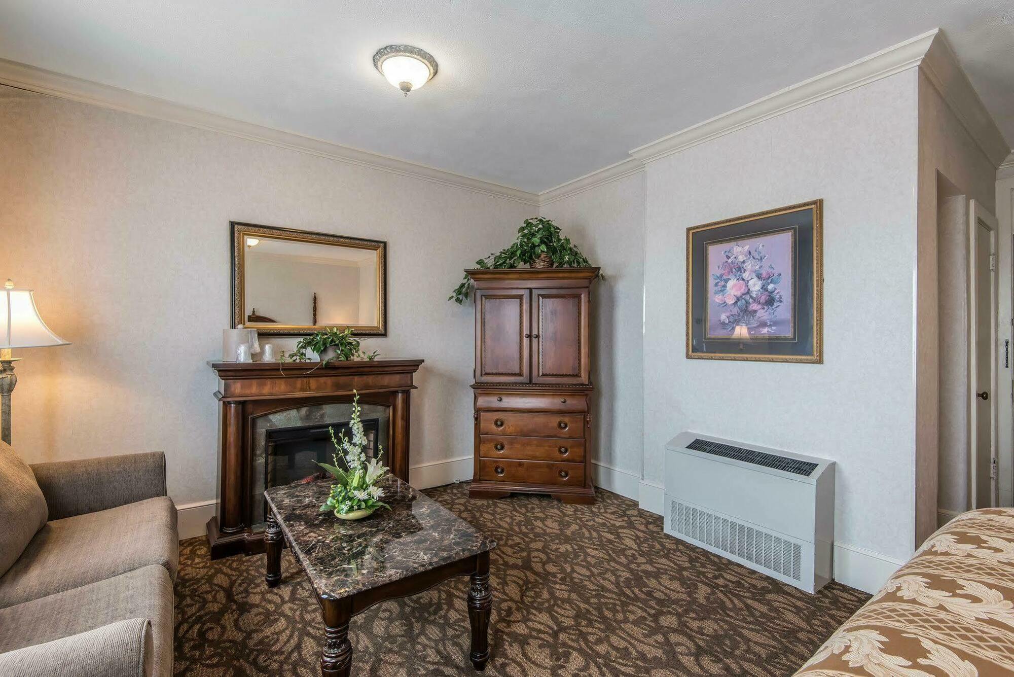 Bothwell District, Ascend Collection Hotel Sedalia